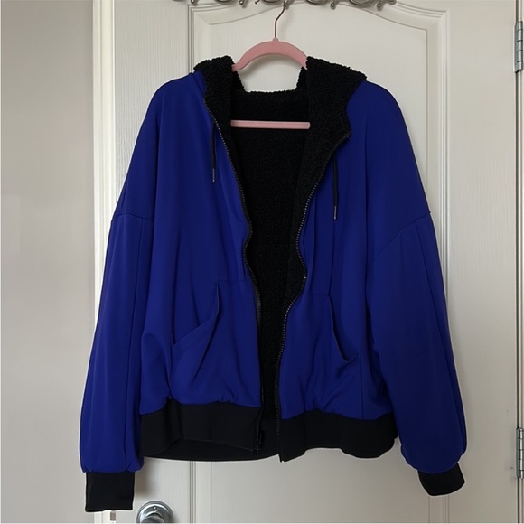 Fabletics | Rose | Reversible Jacket - Picture 14 of 16